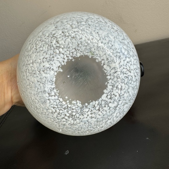 Hqt Handblown Art Glass Snowman with black hat - Picture 8 of 8